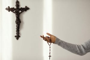 Cómo se reza el rosario | Productos religiosos
