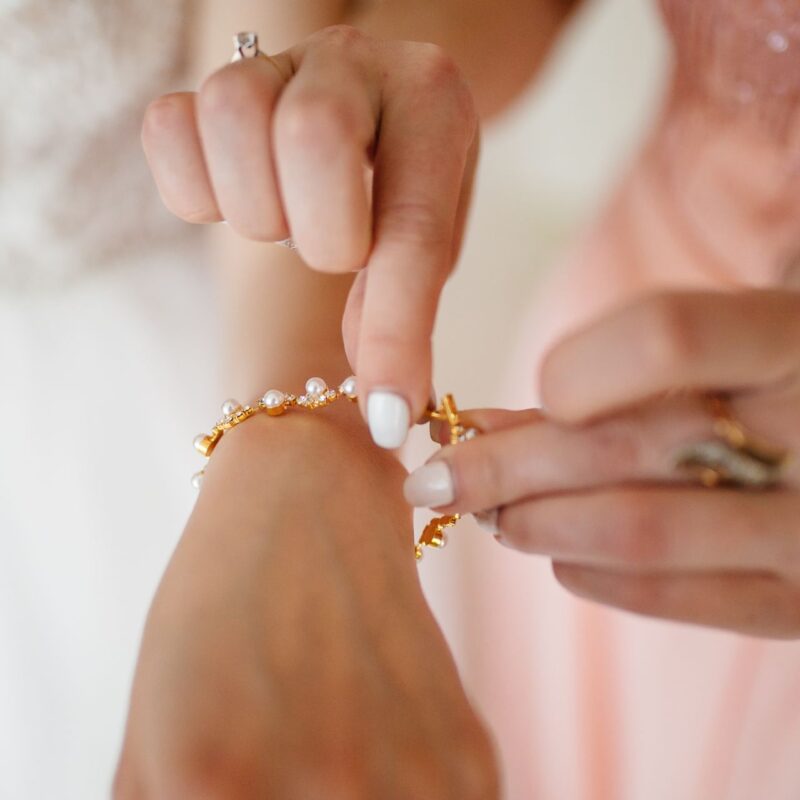 tipos de pulseras religiosas bordadas